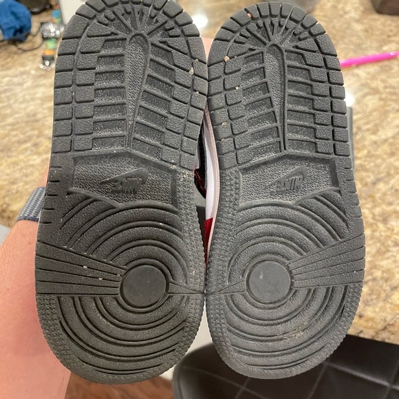 Jordan 1 Mid - Picture 4 of 4